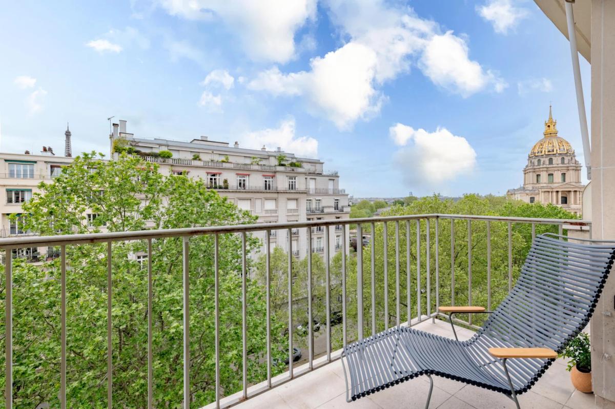 paris VIIe - étage élevé- 2/3 chambres - terrasse - vue invalide