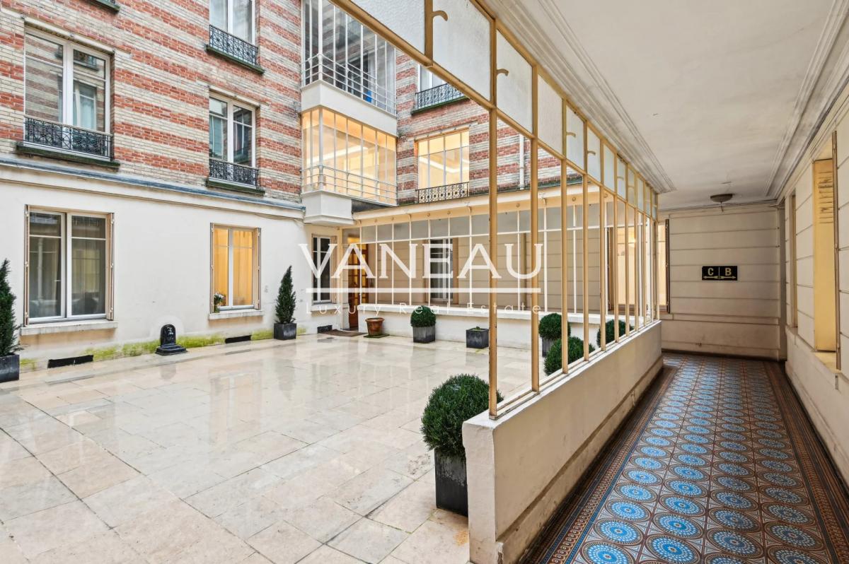 Paris VIIe - Tourville.