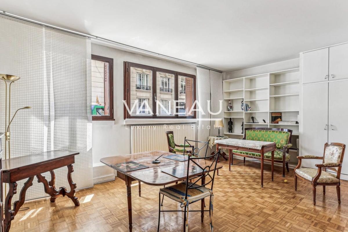 Paris XVIe - Village d'Auteuil - Local commercial bordé par une 