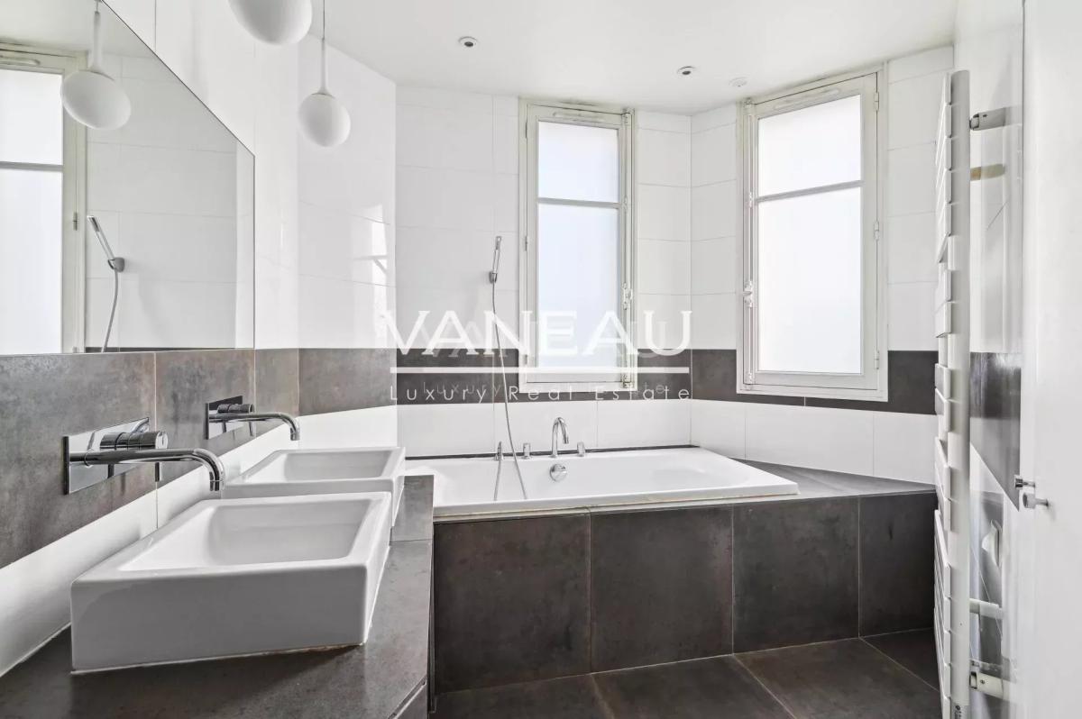PARIS - XVIe - Beau duplex familial avec une vue imprenables sur