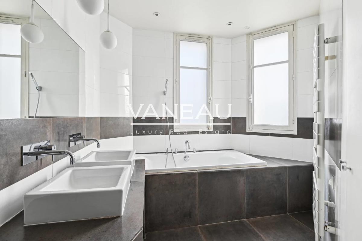 PARIS - XVIe - Beau duplex familial avec une vue imprenables sur