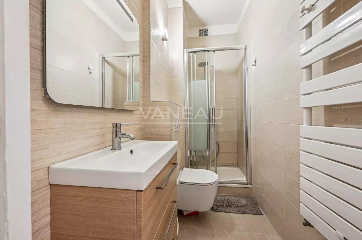 Paris VIIe - SAINT DOMINIQUE  - Appartement rénové avec deux cha