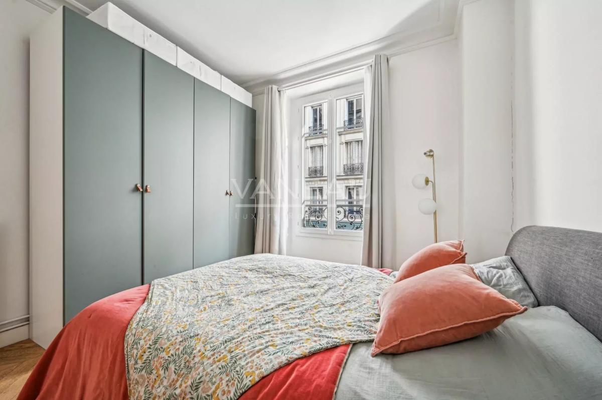 Paris VIIe - SAINT DOMINIQUE  - Appartement rénové avec deux cha
