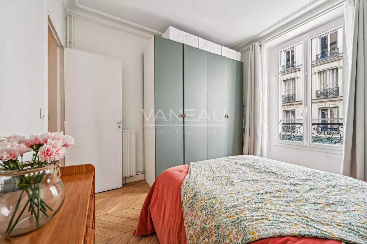 Paris VIIe - SAINT DOMINIQUE  - Appartement rénové avec deux cha