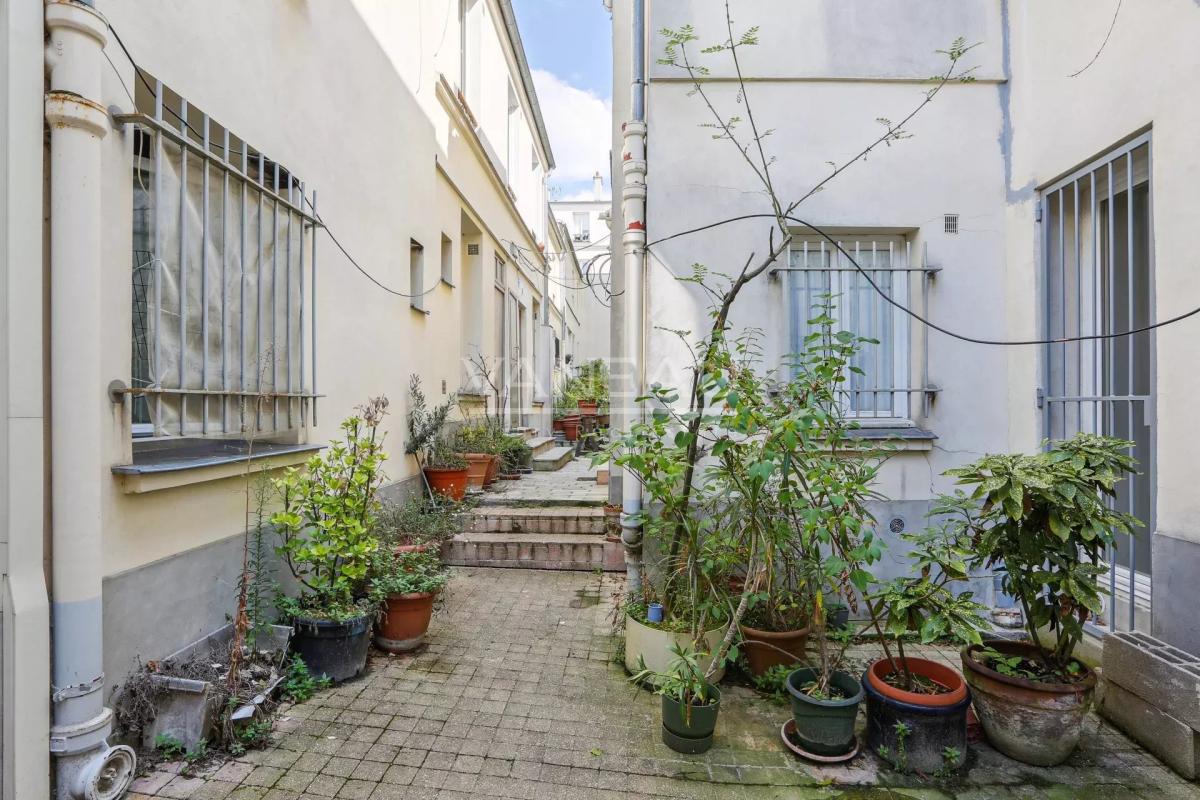 Paris Xe - Duplex atypique avec devanture boutique comme 'une pe