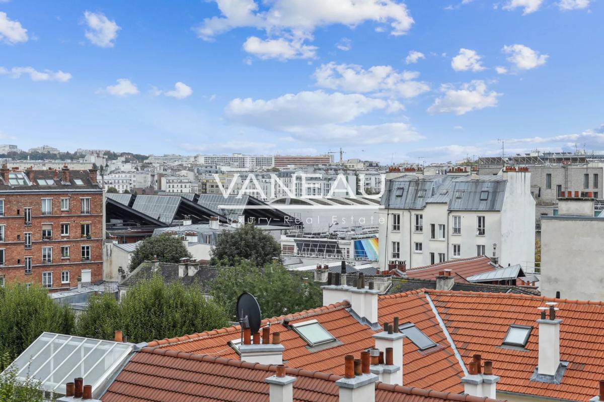 Paris XVIIIe - Studio sur jardin avec cave et parking  -
