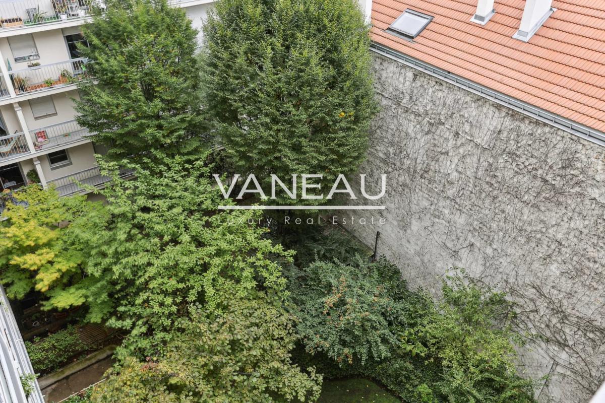 Paris XVIIIe - Studio sur jardin avec cave et parking  -