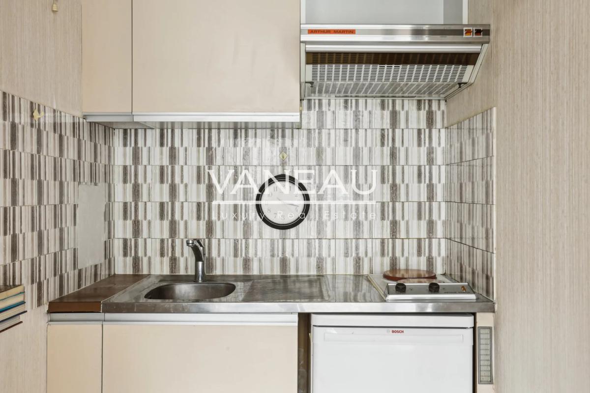 Paris XVIIIe - Studio sur jardin avec cave et parking  -