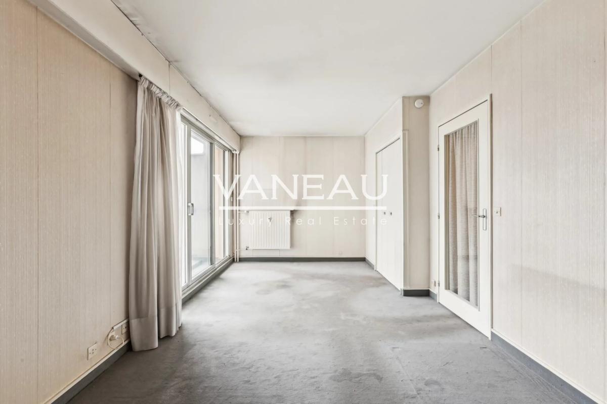 Paris XVIIIe - Studio sur jardin avec cave et parking  -