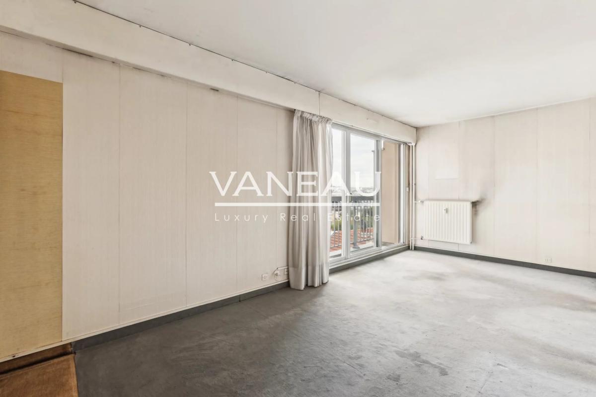 Paris XVIIIe - Studio sur jardin avec cave et parking  -