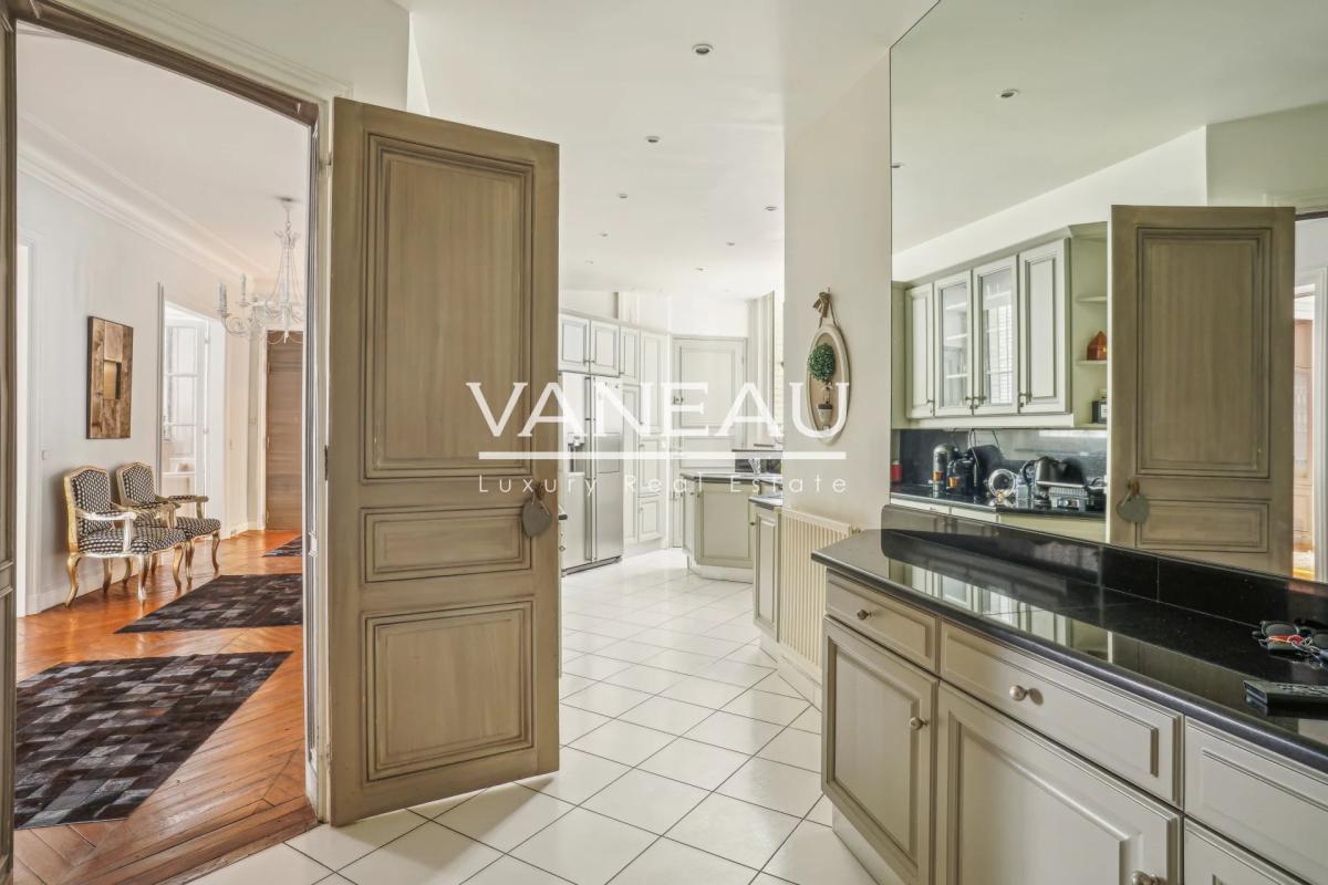 PARIS XVIe - TROCADERO - Appartement  familial et de réception