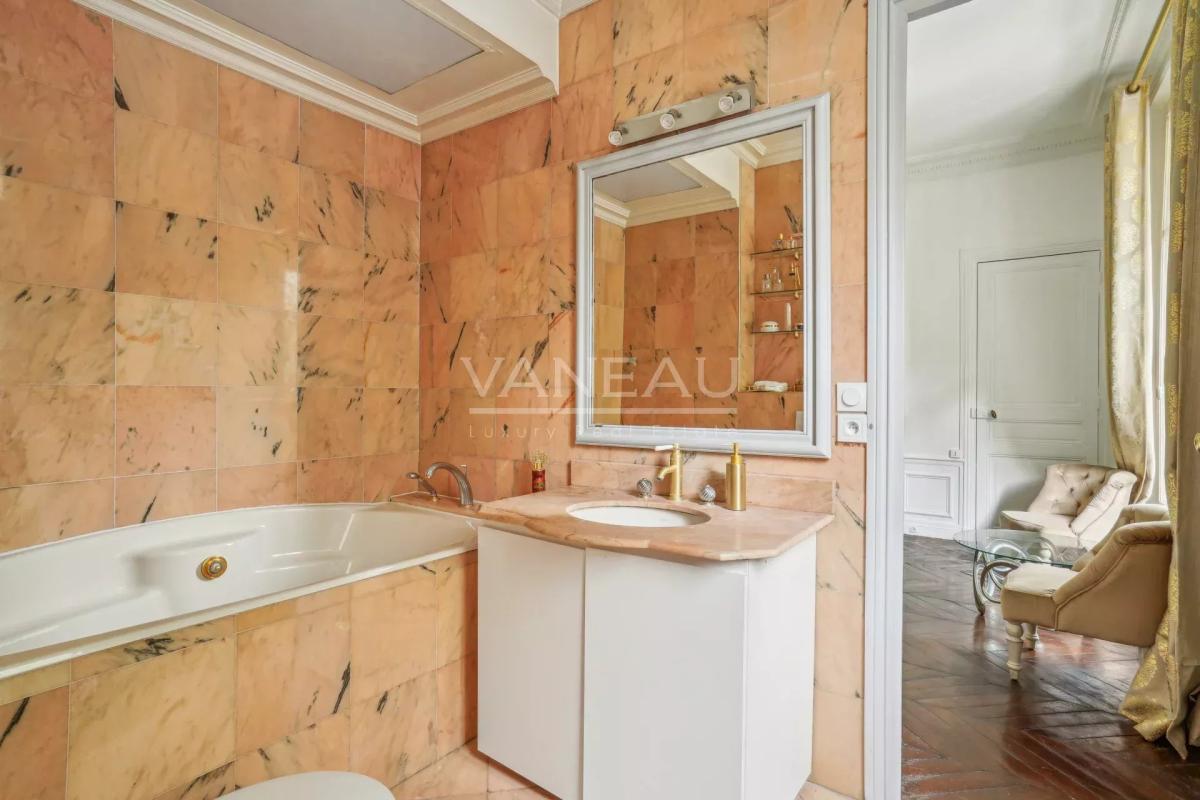 PARIS XVIe - TROCADERO - Appartement  familial et de réception