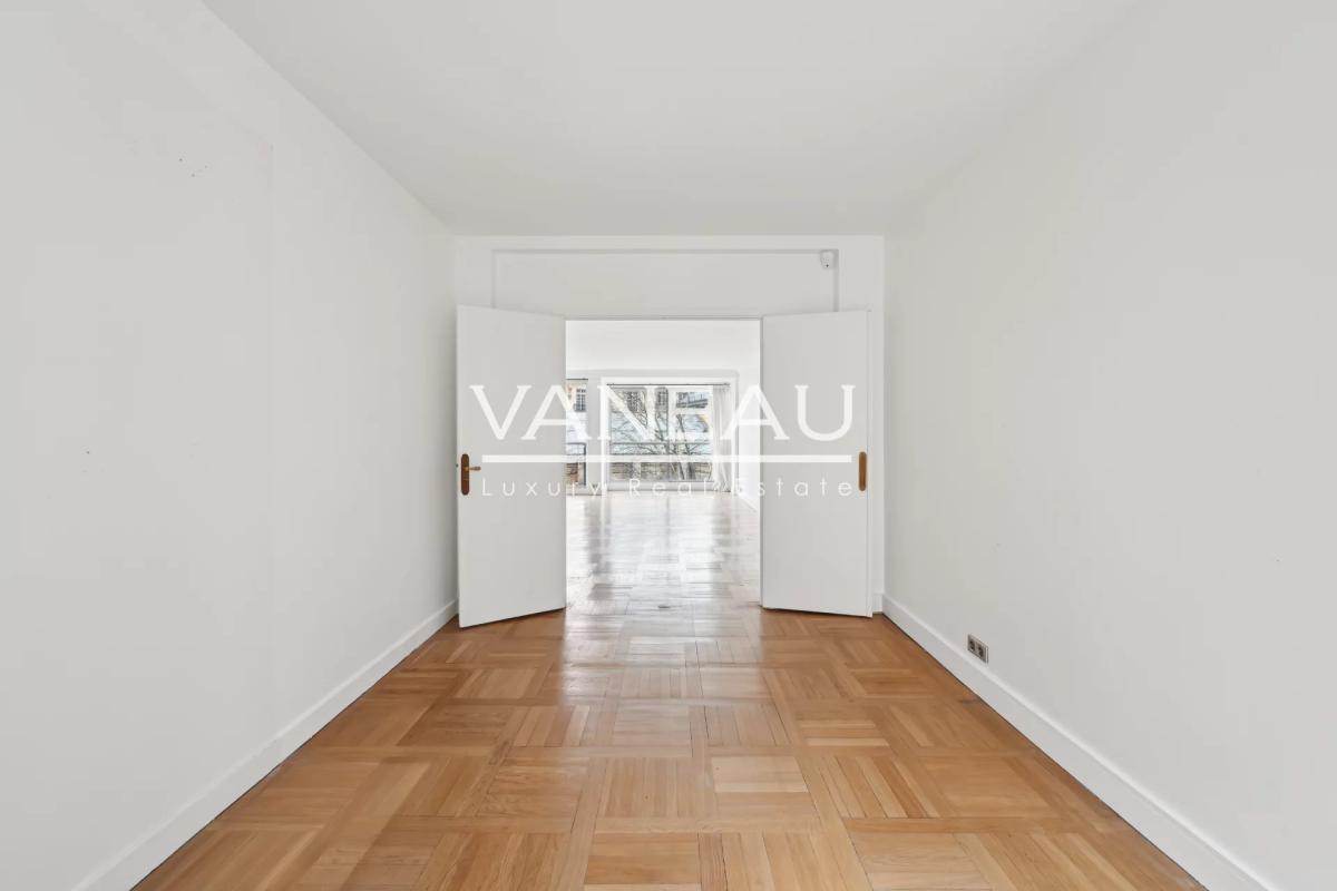 Paris XVIe - Victor Hugo - Bel appartement familial  en étage él