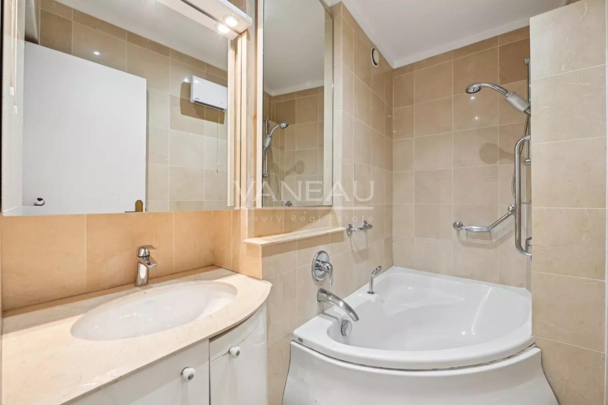 Paris XVIe - Victor Hugo - Bel appartement familial  en étage él