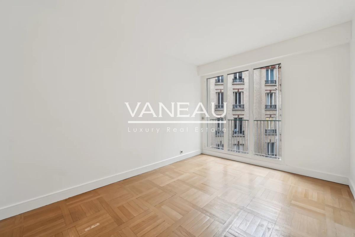 Paris XVIe - Victor Hugo - Bel appartement familial  en étage él
