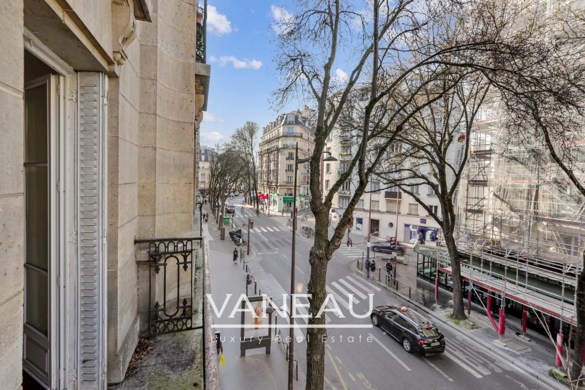 Corvisart/Tolbiac - Charmant trois pièces avec balcons