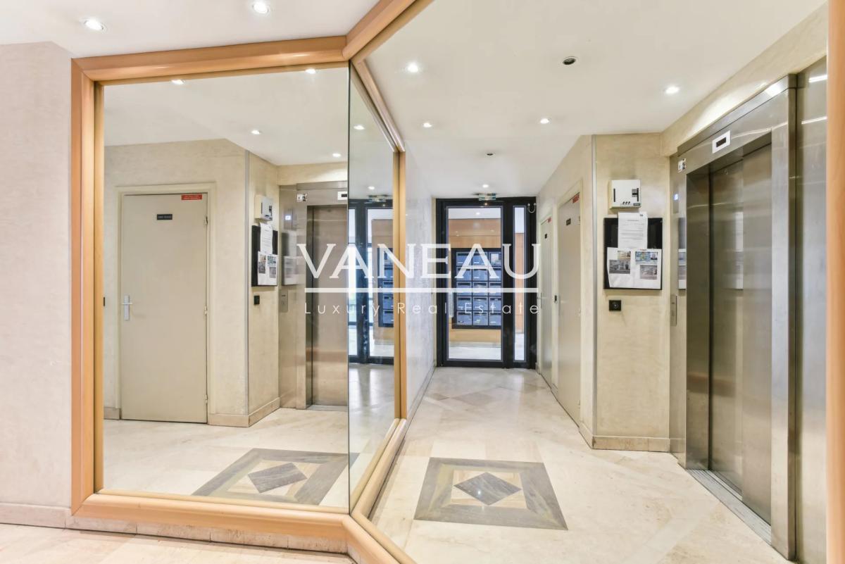 PARIS XIIème - Studio immeuble moderne
