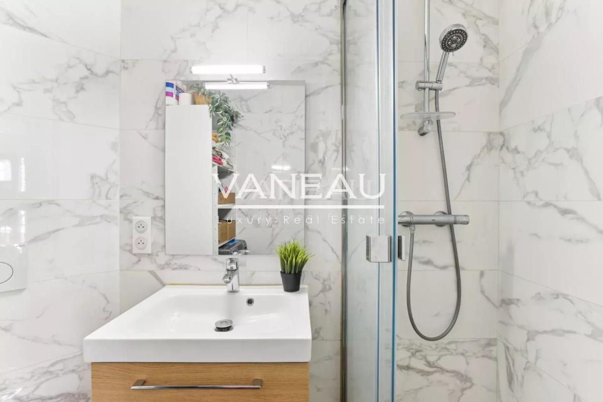 PARIS XIIème - Studio immeuble moderne