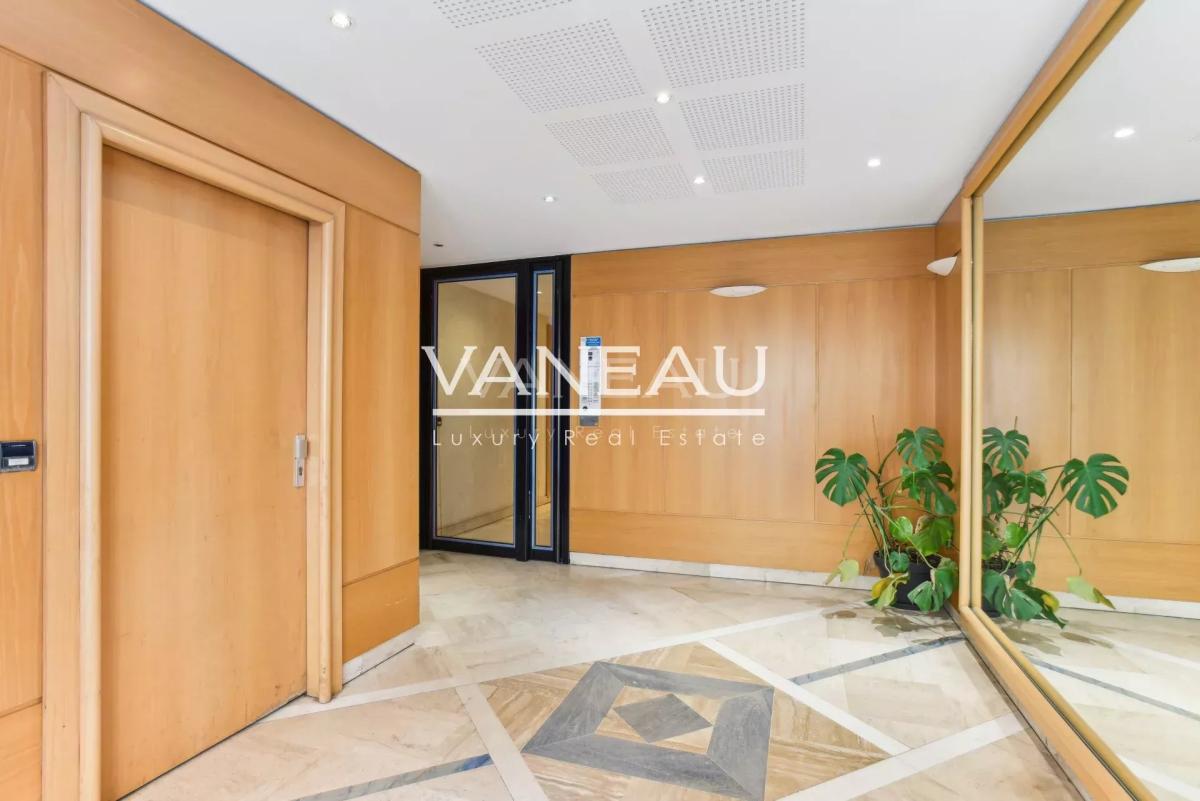 PARIS XIIème - Studio immeuble moderne