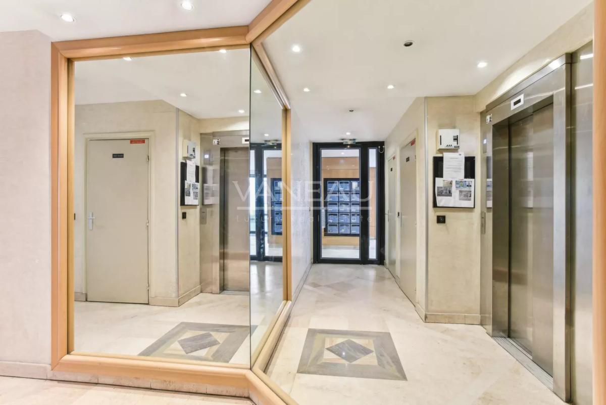 PARIS XIIème - Studio immeuble moderne