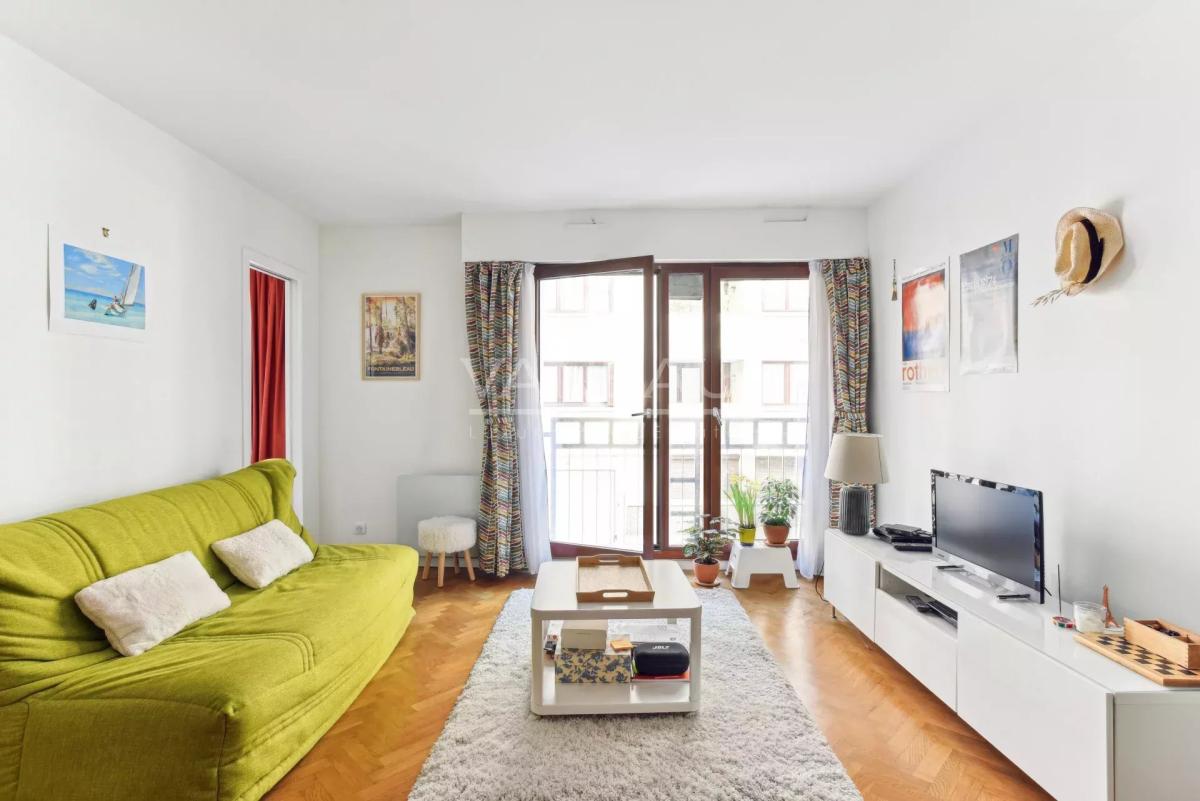 PARIS XIIème - Studio immeuble moderne