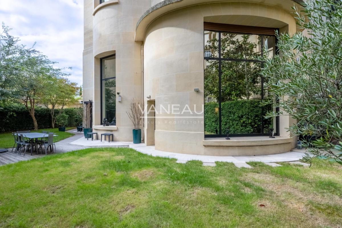 Paris XVIe - OCDE - Superbe duplex familial et de réception avec