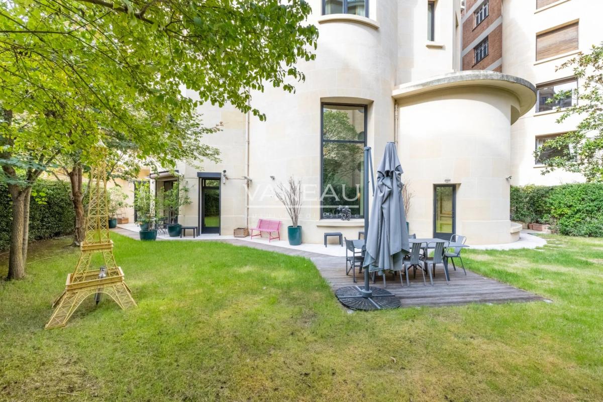Paris XVIe - OCDE - Superbe duplex familial et de réception avec