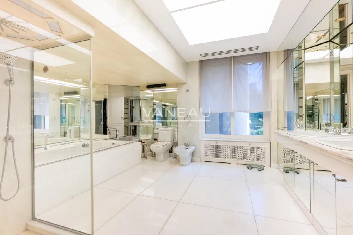 Paris XVIe - OCDE - Superbe duplex familial et de réception avec