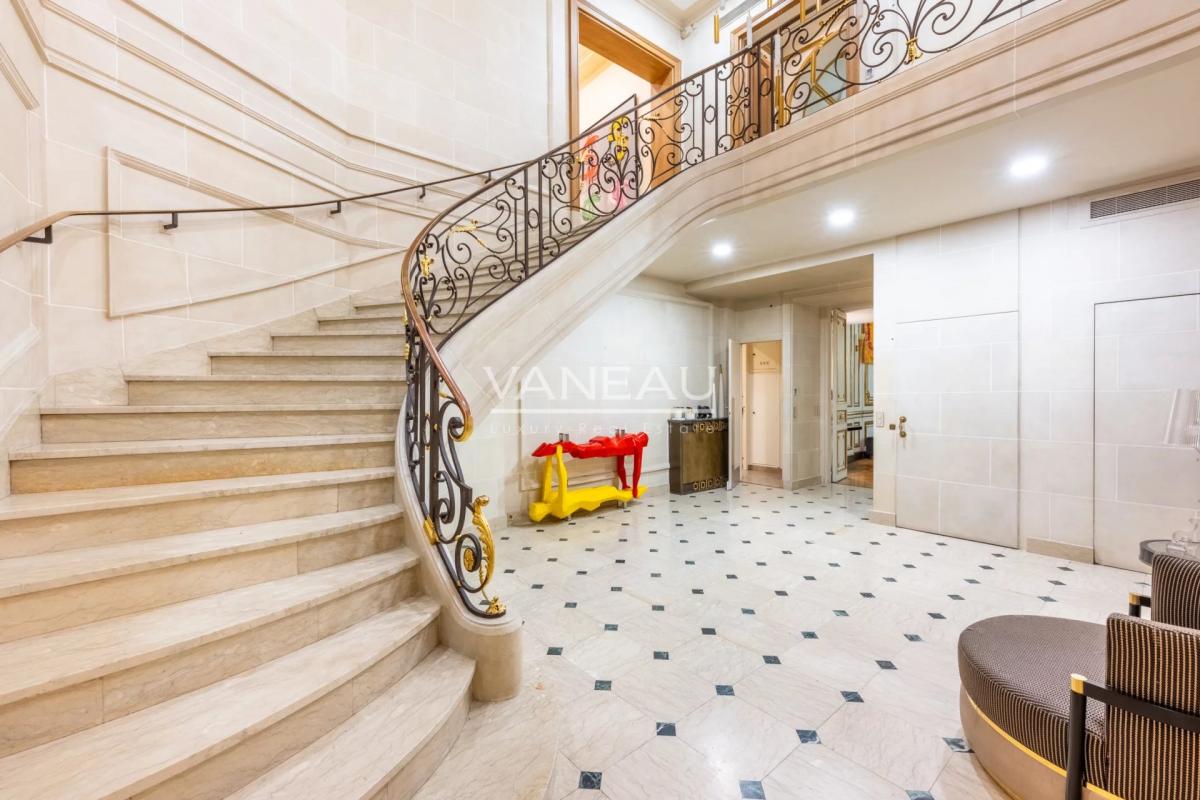 Paris XVIe - OCDE - Superbe duplex familial et de réception avec