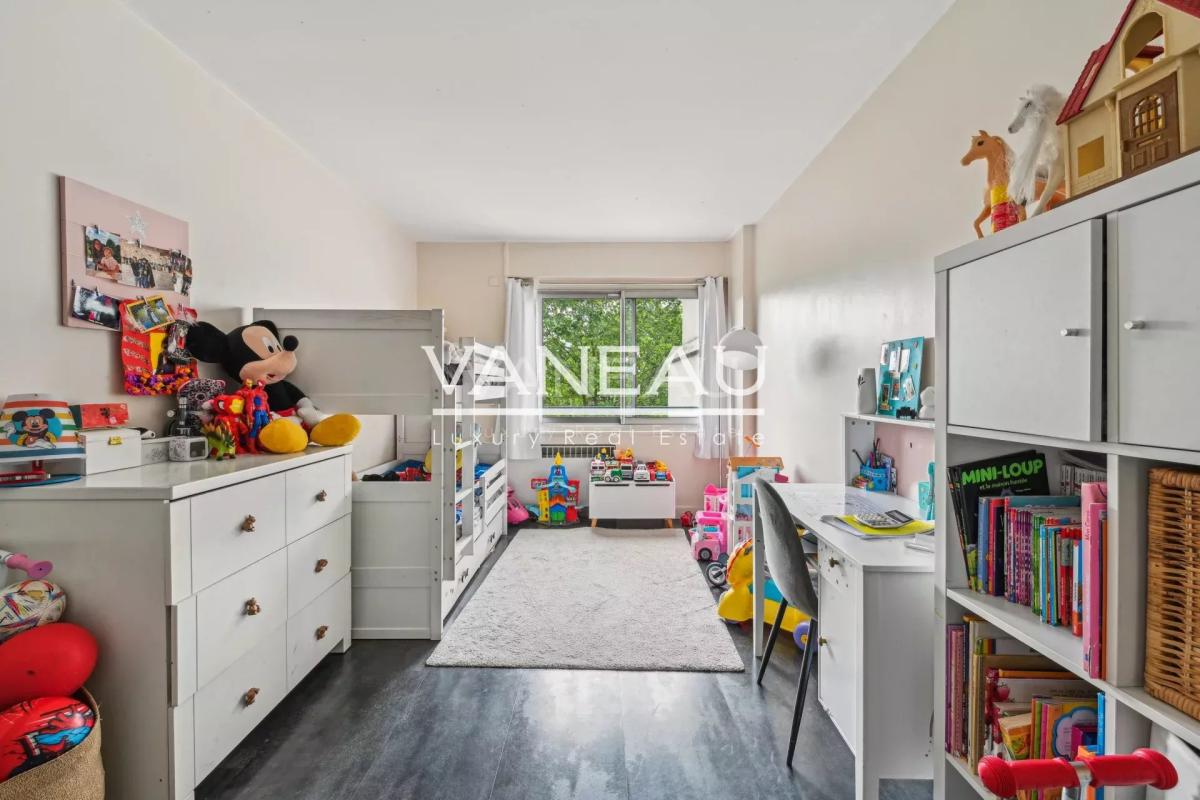 PARIS XVI - LANNES - DUFRENOY - Appartement familial avec vue dé