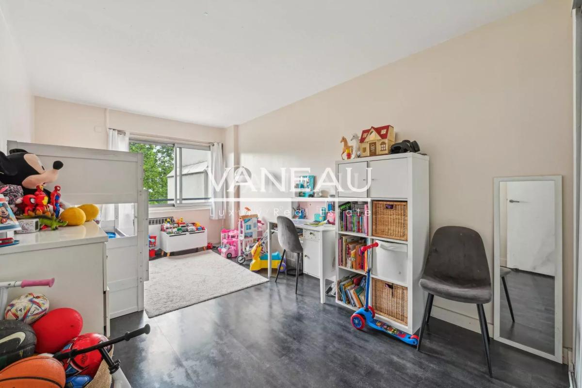 PARIS XVI - LANNES - DUFRENOY - Appartement familial avec vue dé