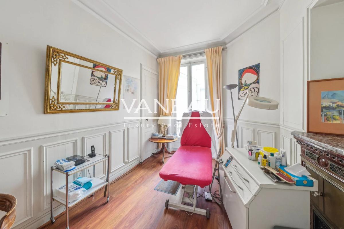 Haussmannien en étage avec ascenseur