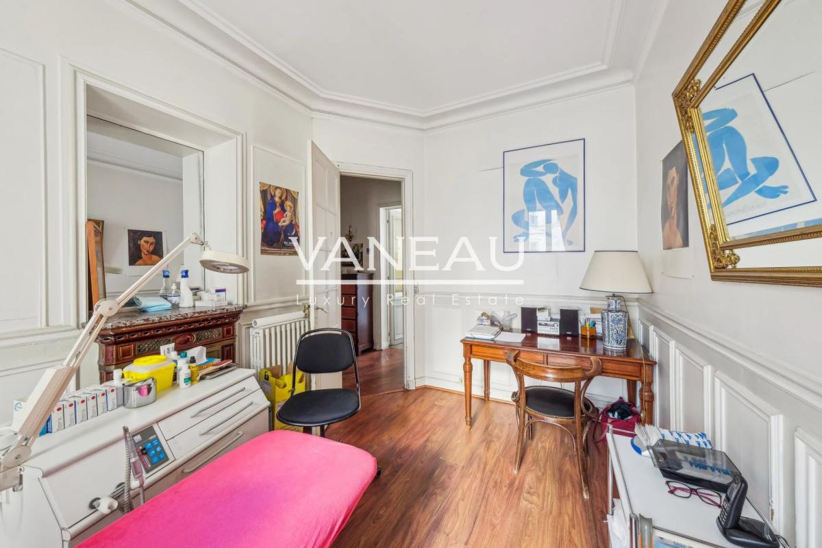 Haussmannien en étage avec ascenseur