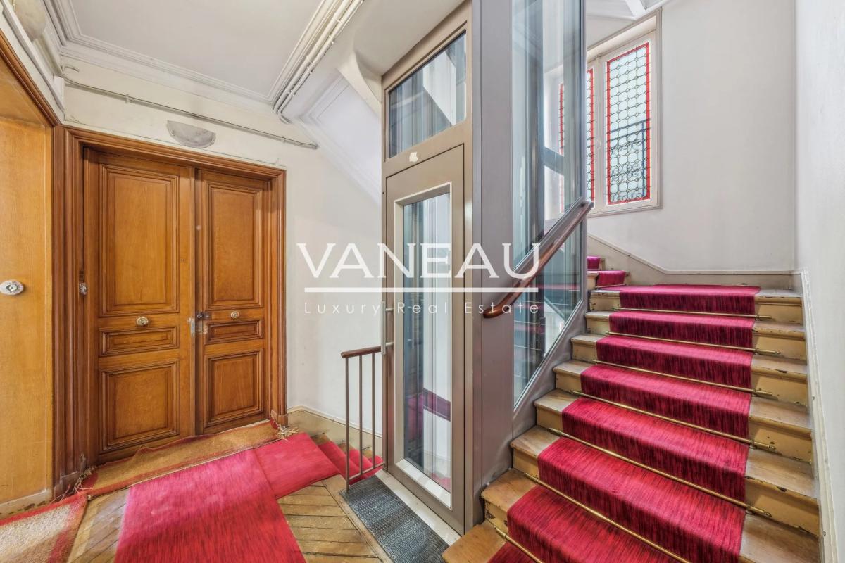 Haussmannien en étage avec ascenseur
