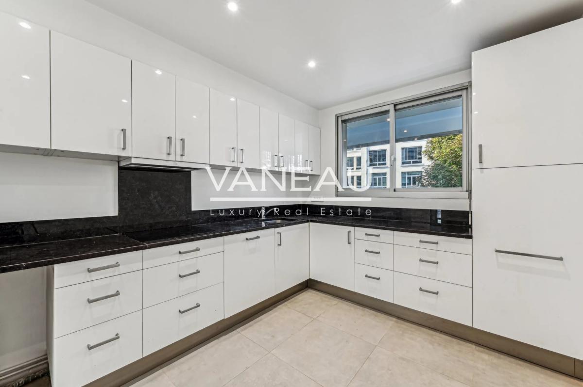 Appartement  refait à neuf - 5 pièces - 3 chambres - 4e étage - 