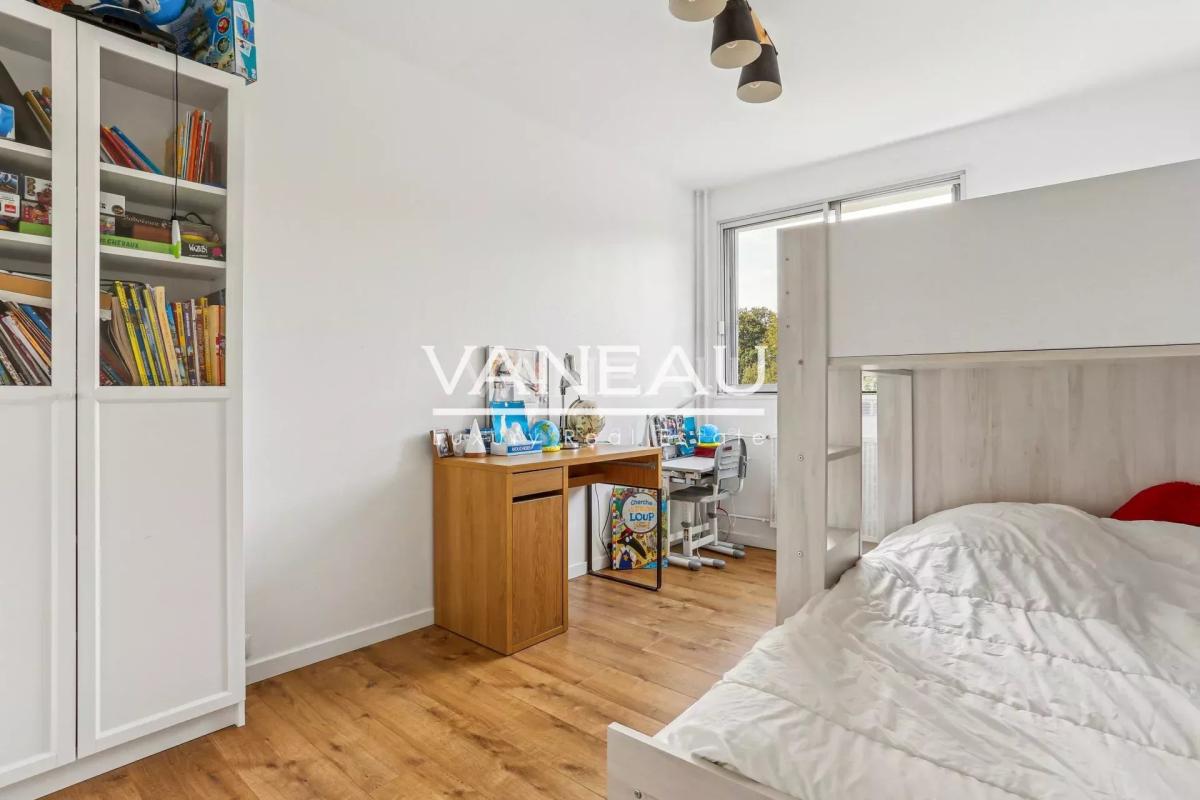 SEVRES APPARTEMENT FAMILIAL  ENTOURE DE VERDURE