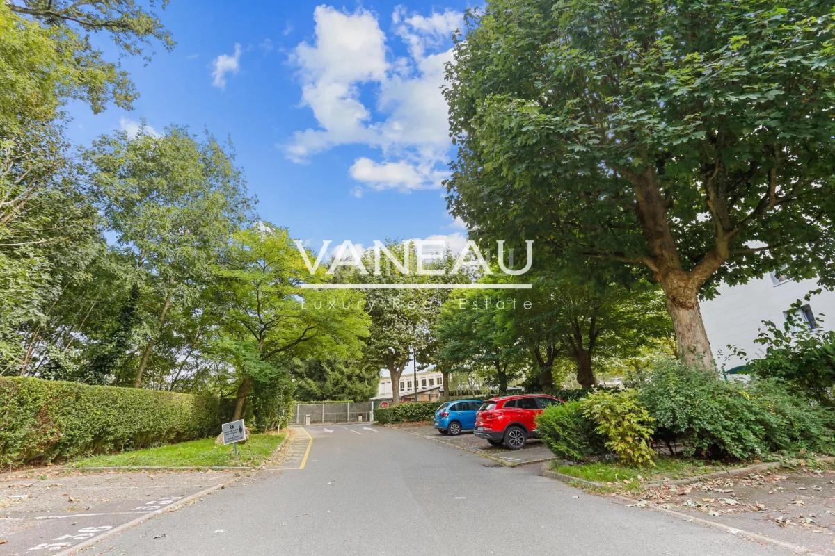 SEVRES APPARTEMENT FAMILIAL  ENTOURE DE VERDURE