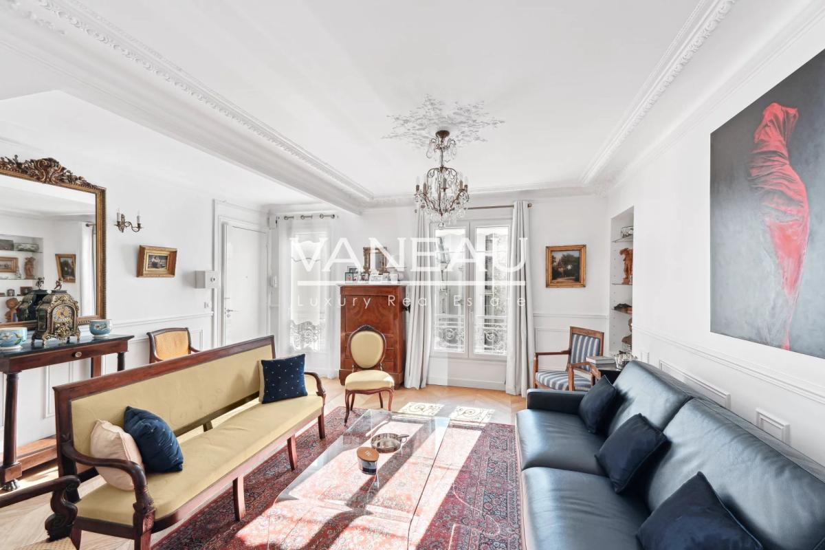 Paris XVIe - Village d'Auteuil - Appartement rénové en étage éle