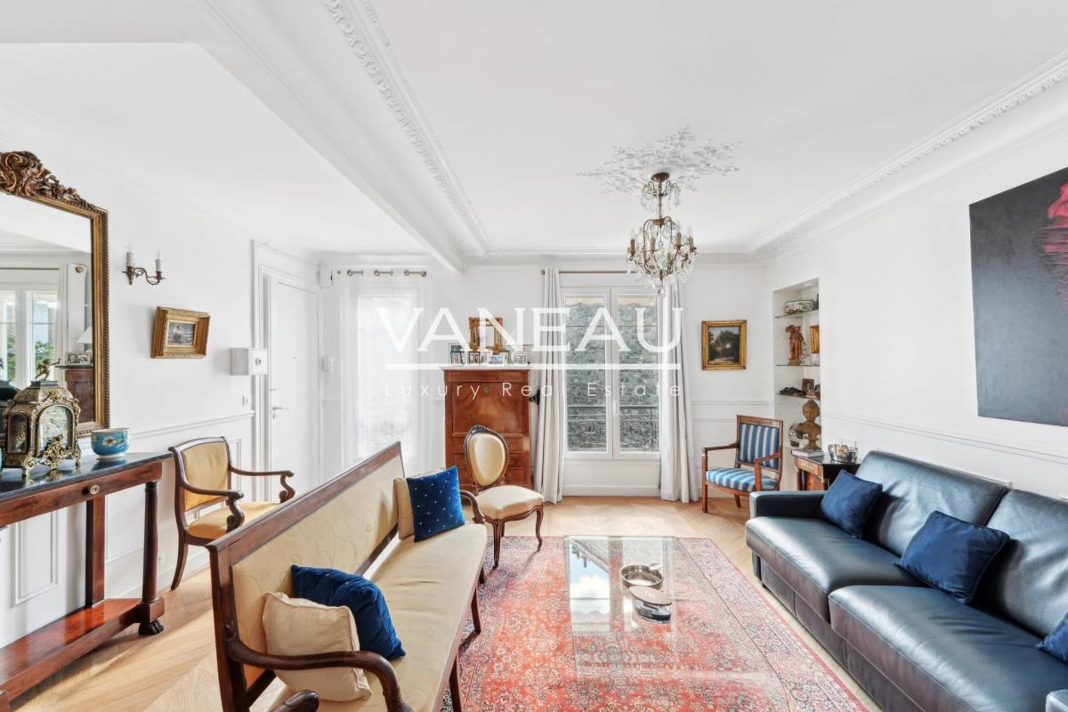 Paris XVIe - Village d'Auteuil - Appartement rénové en étage éle
