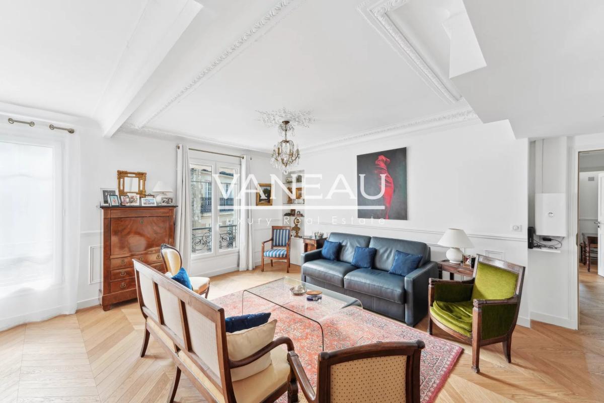 Paris XVIe - Village d'Auteuil - Appartement rénové en étage éle