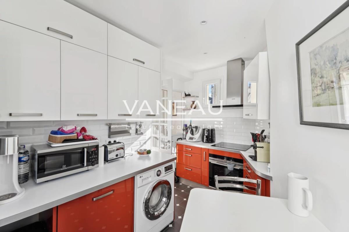 Paris XVIe - Village d'Auteuil - Appartement rénové en étage éle