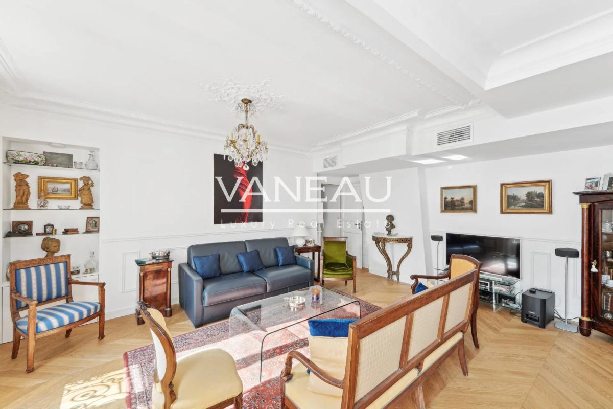 Paris XVIe - Village d'Auteuil - Appartement rénové en étage éle
