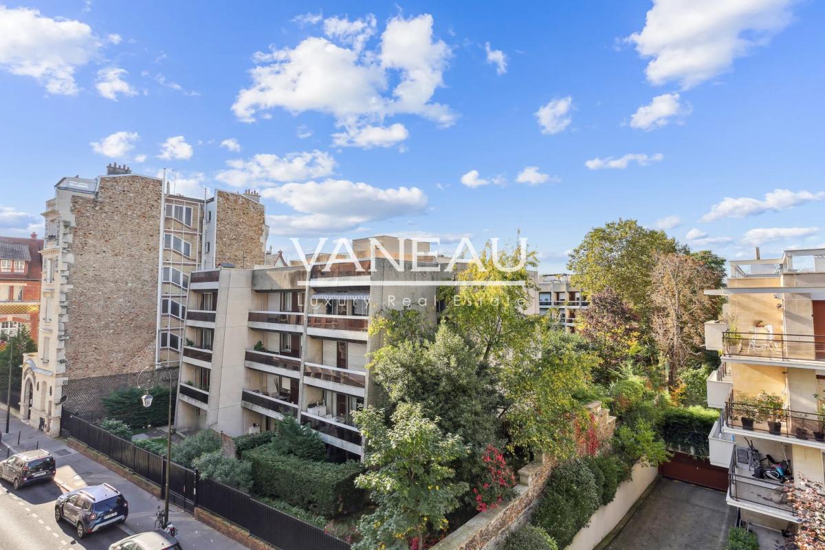PARIS XVIe - Serres d'Auteuil - Vue dégagée - Balcon