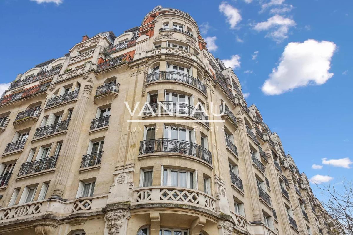PARIS XVI - Village d'Auteuil - Beau 3 pièces années 30.