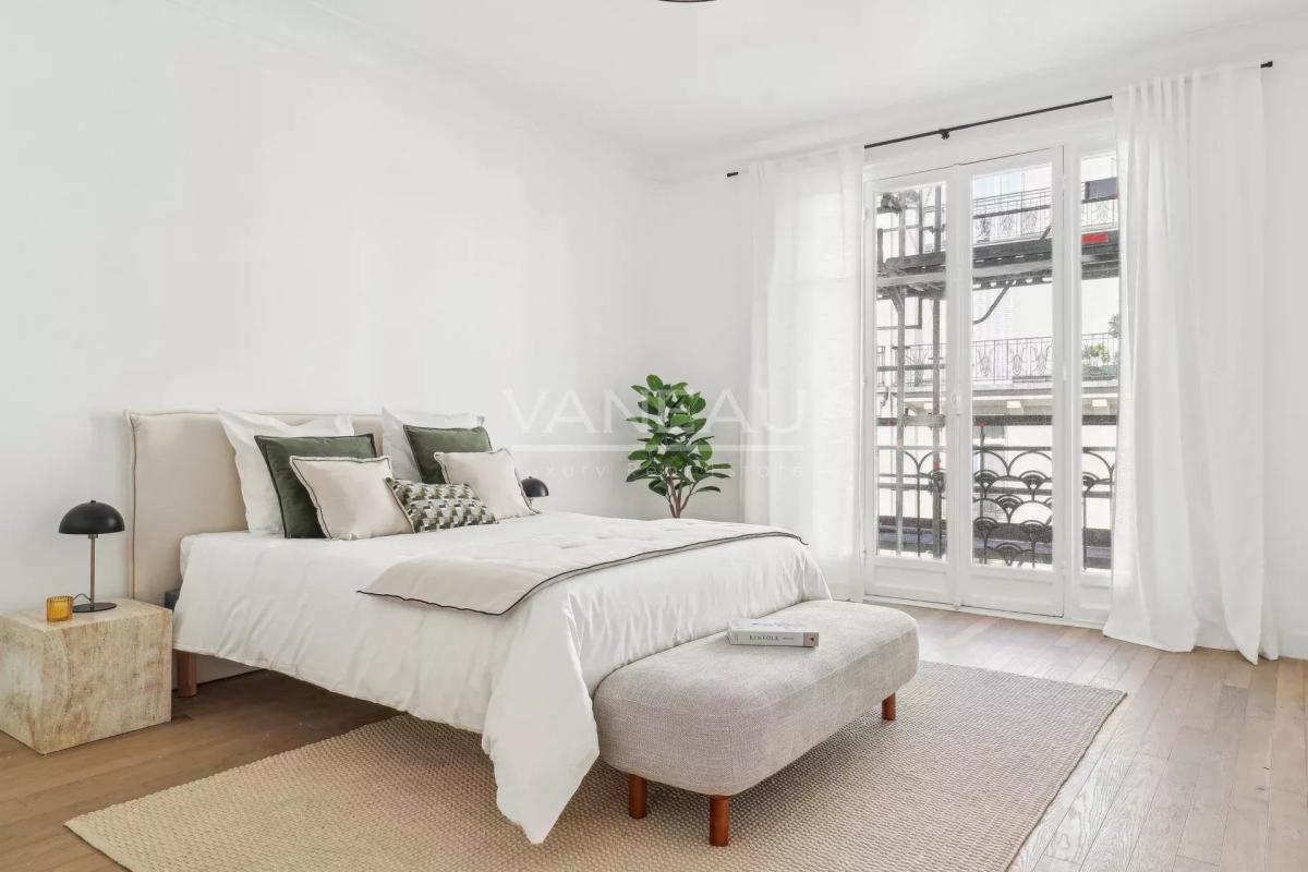 Paris XVIe - Jasmin - Appartement de réception en étage élevé av