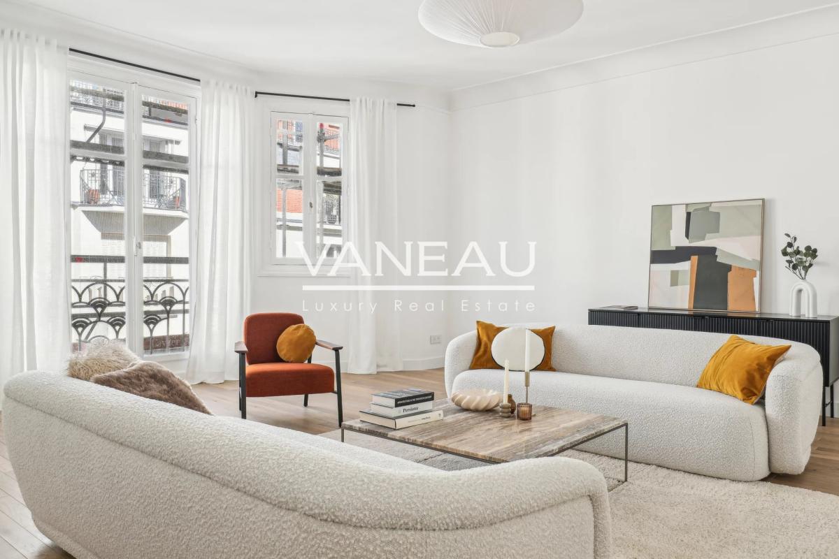 Paris XVIe - Jasmin - Appartement de réception en étage élevé.