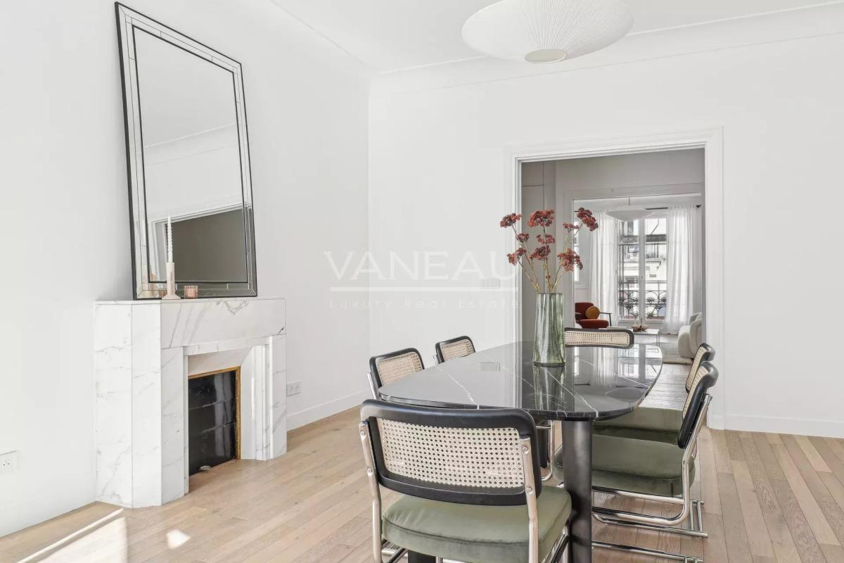 Paris XVIe - Jasmin - Appartement de réception en étage élevé av