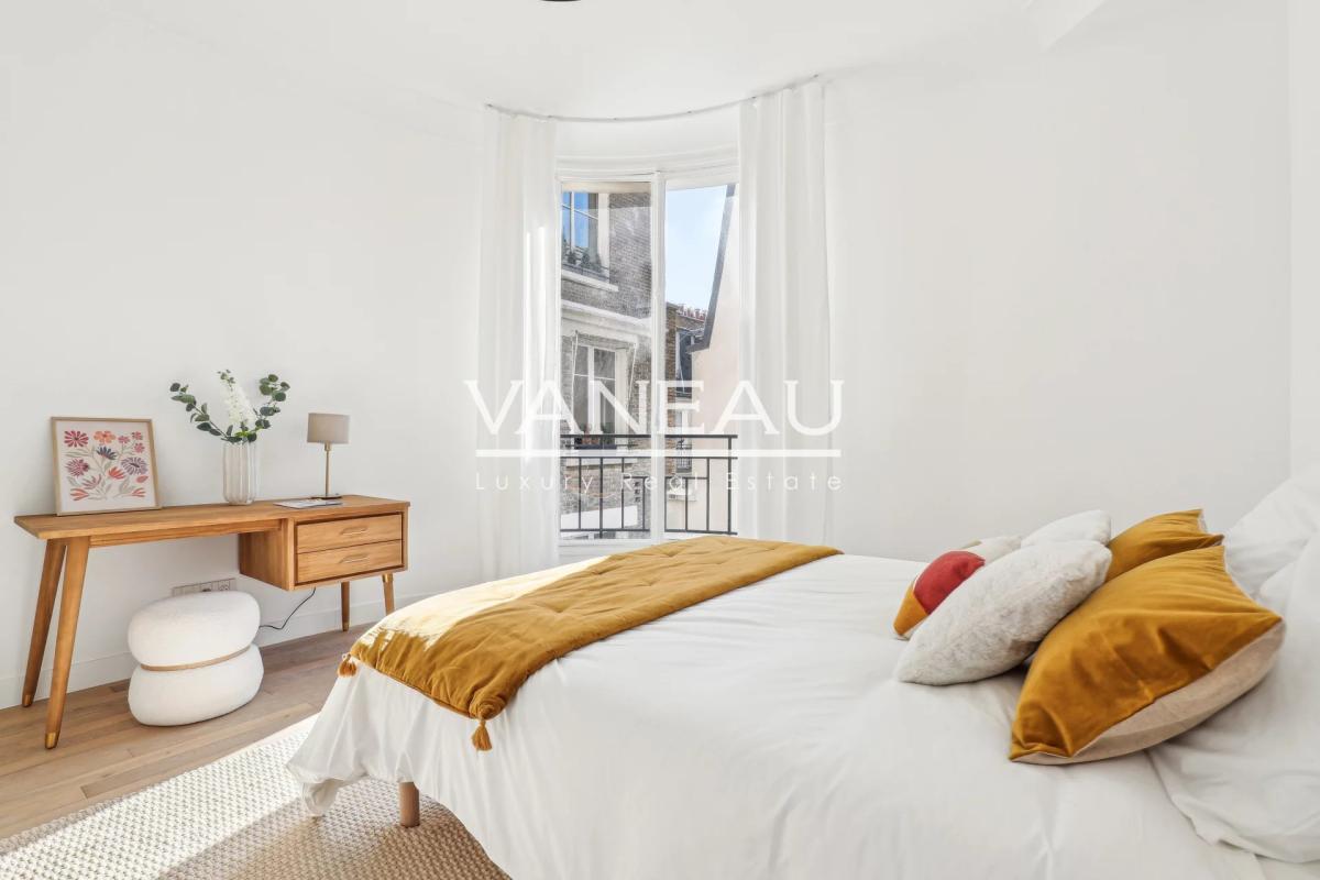 Paris XVIe - Jasmin - Appartement de réception en étage élevé.