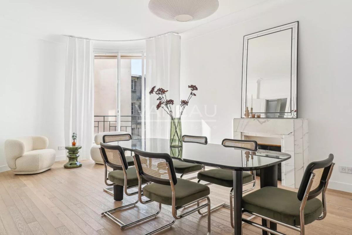 Paris XVIe - Jasmin - Appartement de réception en étage élevé av