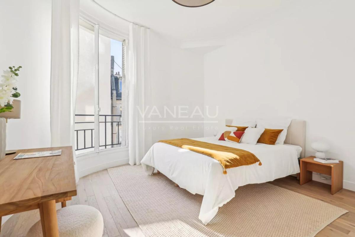 Paris XVIe - Jasmin - Appartement de réception en étage élevé av